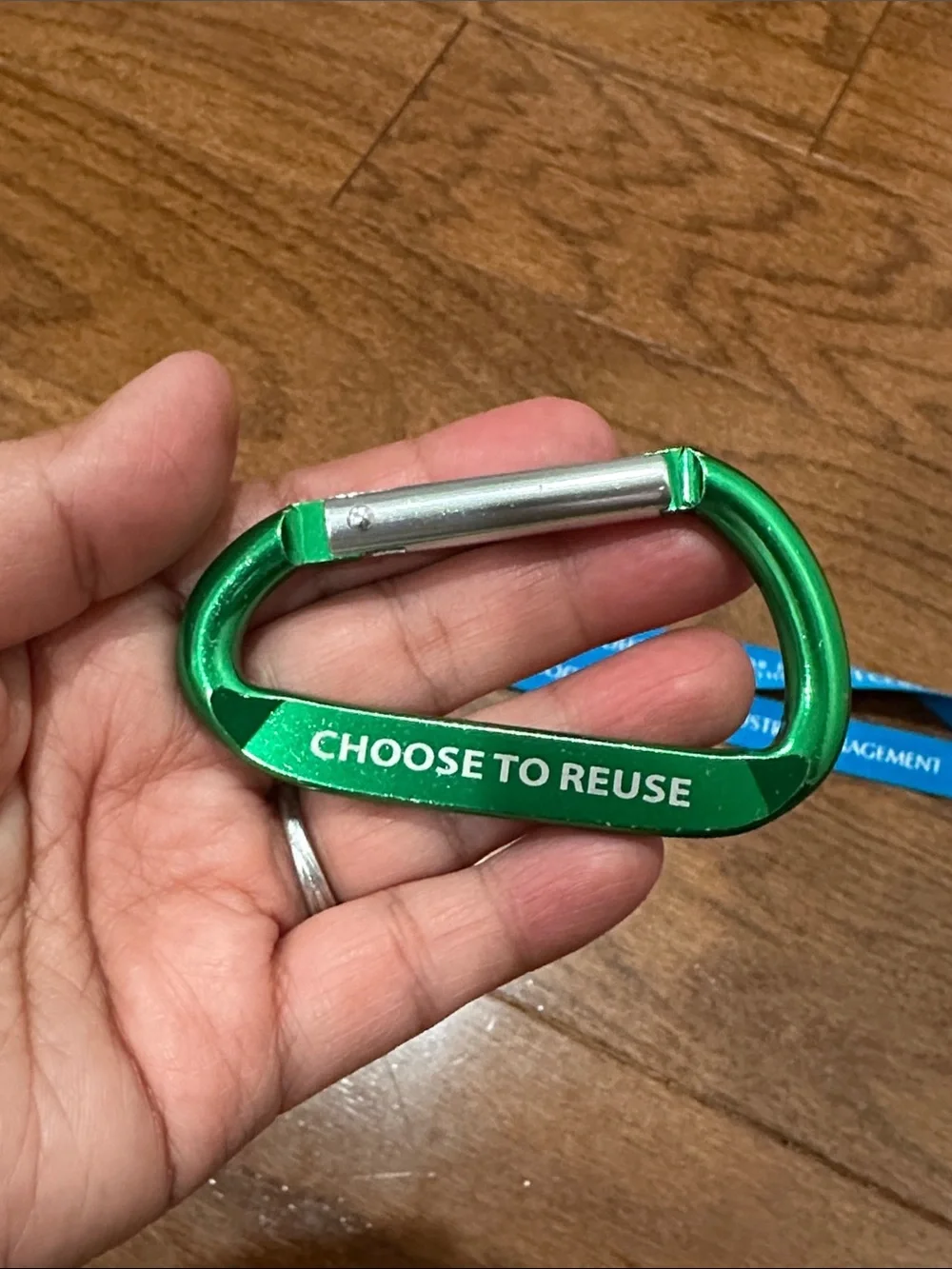 UH Manoa Shidler Blue Lanyard with Green Carabiner bundle